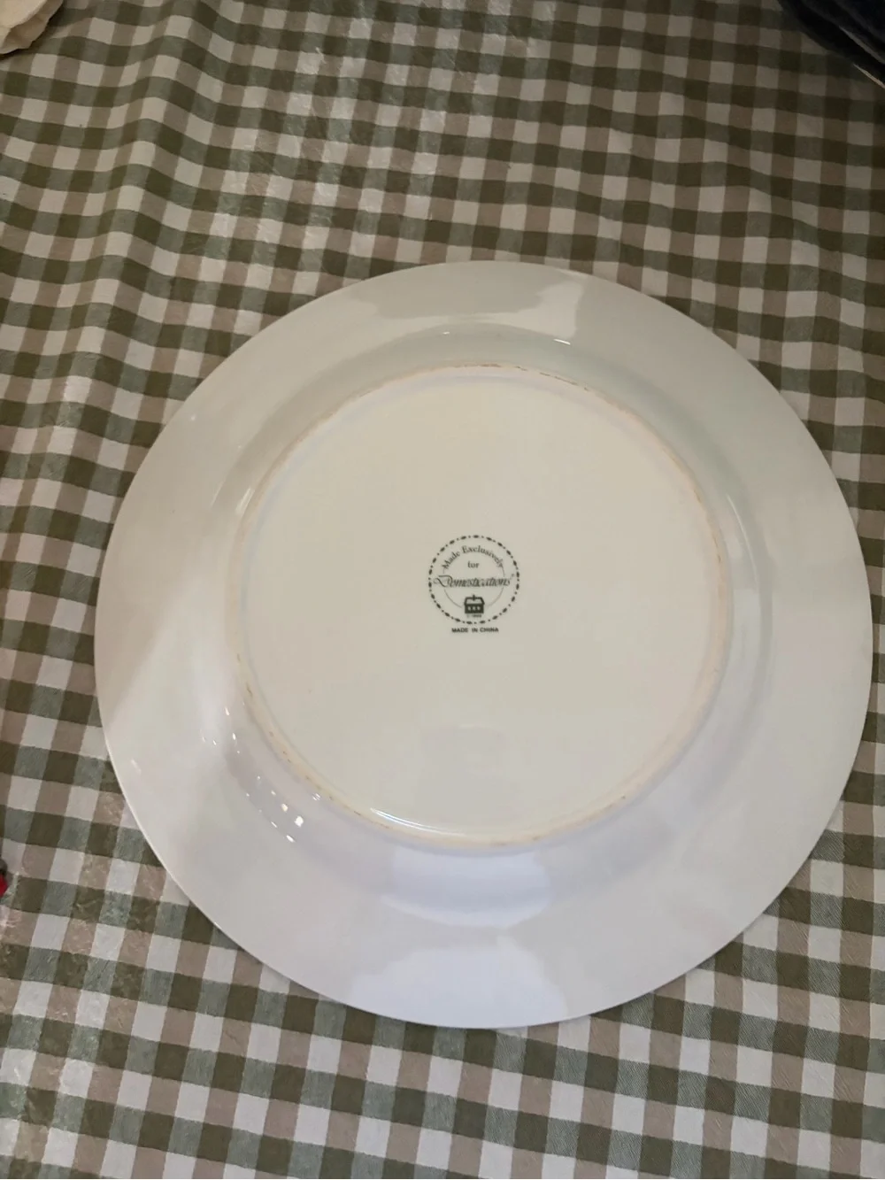 Chrysanthemum Floral Dinner Plate in Yellow and Green